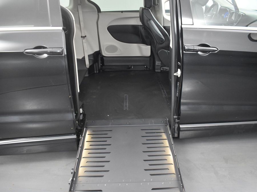 Used 2023 Chrysler Pacifica Touring L - BraunAbility Side Entry Entry Fold Out Automatic Ramp