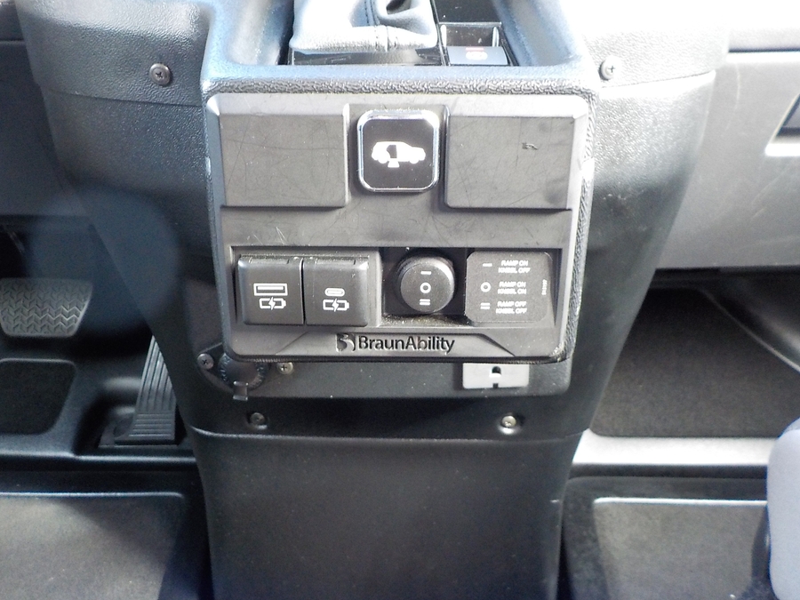 Black Toyota Sienna image number 36