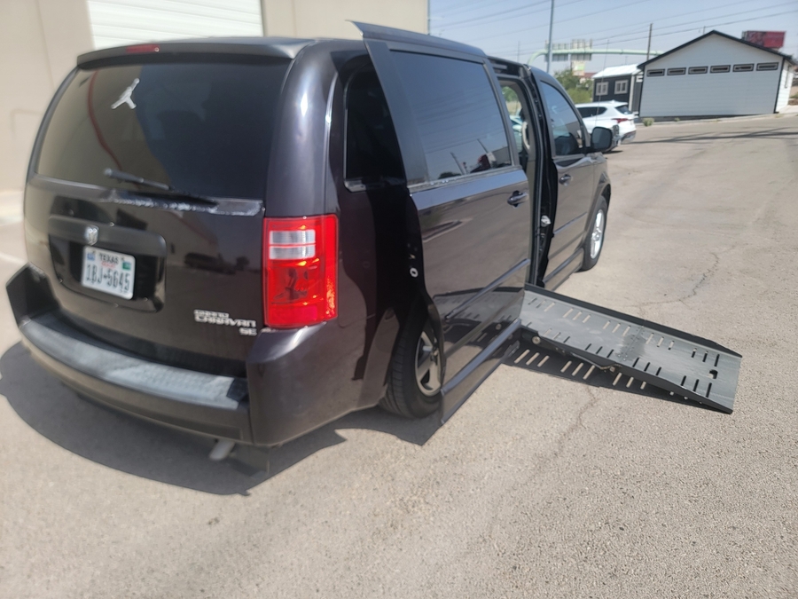 Used 2010 Dodge Grand Caravan SE - BraunAbility Side Entry Fold Out Automatic Ramp