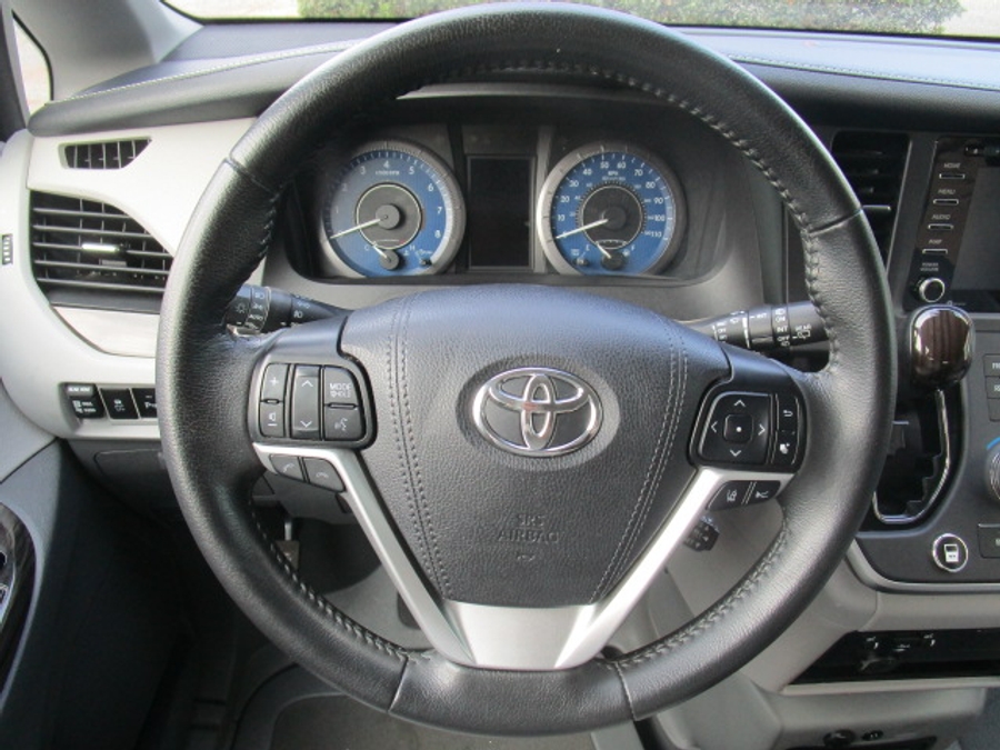 Used 2020 Toyota Sienna XLE Base - BraunAbility Side Entry Entry Fold Out Automatic Ramp