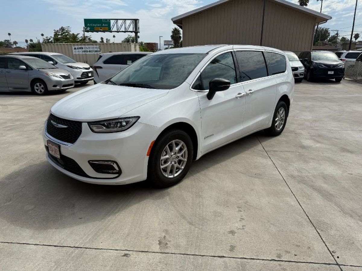 2024 CHRYSLER PACIFICA - Image 8