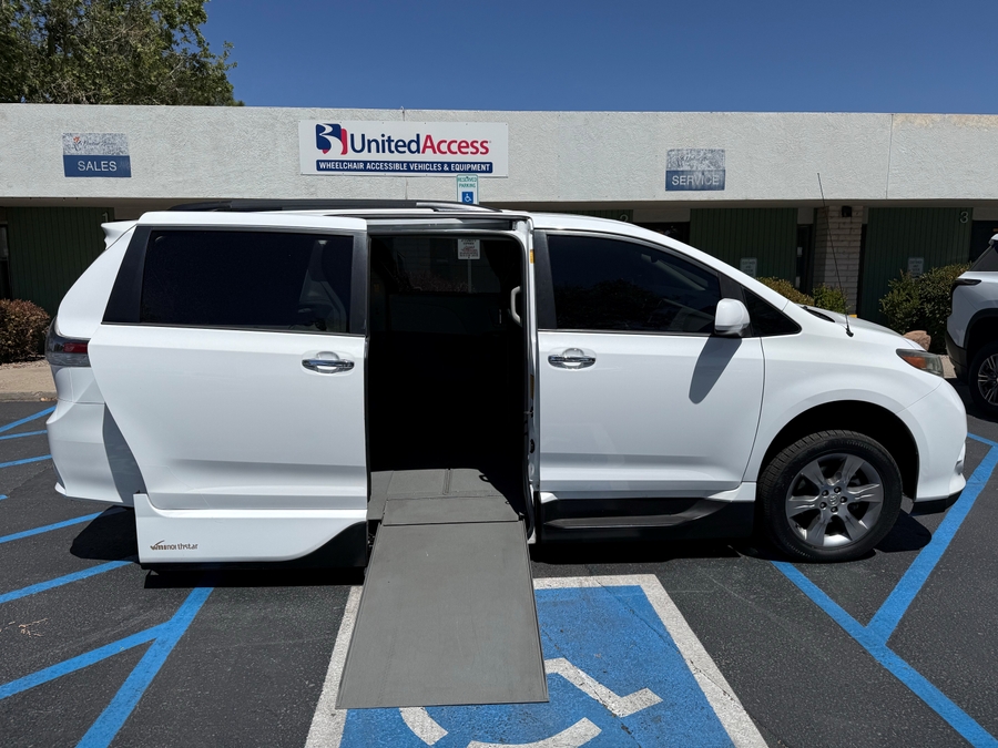Used 2014 Toyota Sienna SE - VMI Side Entry Entry In Floor Automatic Ramp