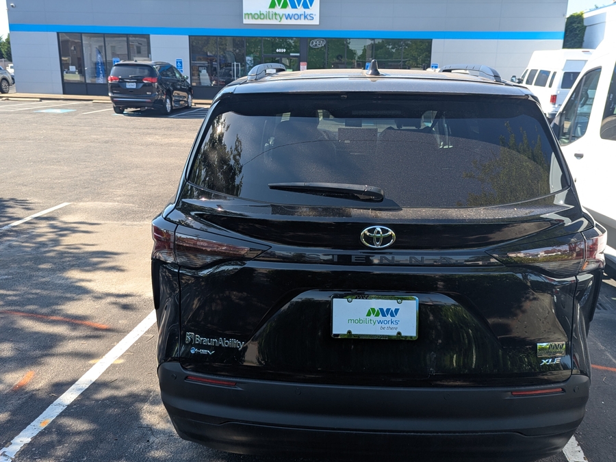 Black Toyota Sienna image number 3