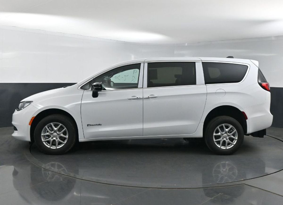 2025 CHRYSLER VOYAGER - Image 4