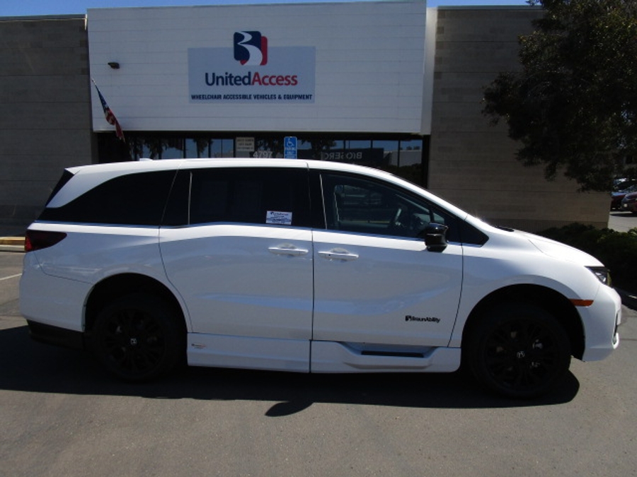 New 2026 Honda Odyssey Sport - BraunAbility Side Entry In Floor Automatic Ramp