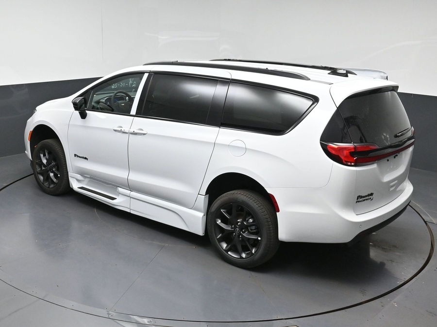 New 2026 Chrysler Pacifica Select Sport - BraunAbility Side Entry Fold Out Automatic Ramp