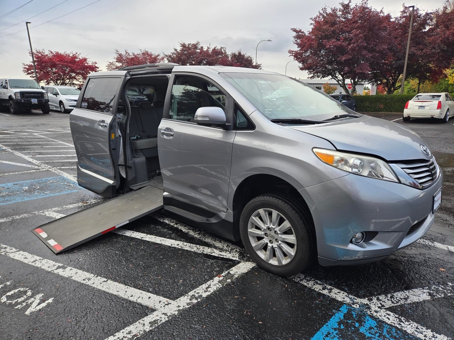 Used 2013 Toyota Sienna Limited - VMI Side Entry Entry In Floor Automatic Ramp