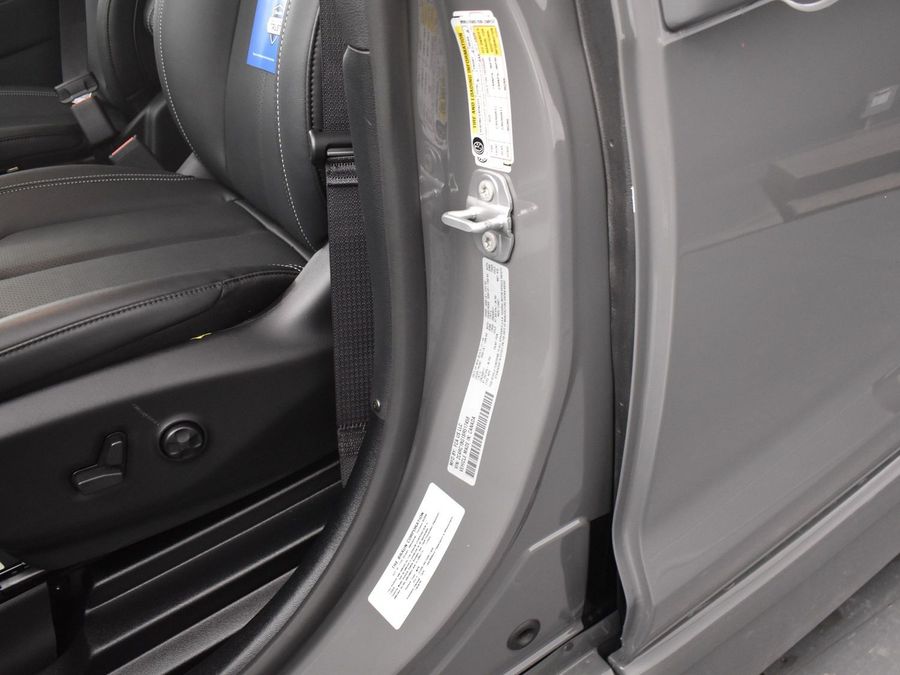 New 2025 Chrysler Pacifica Select Safety - BraunAbility Side Entry Entry Fold Out Automatic Ramp