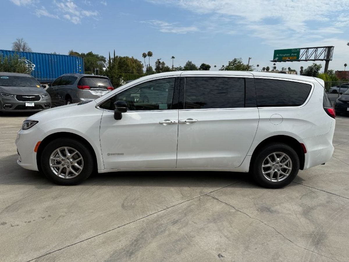 2024 CHRYSLER PACIFICA - Image 9