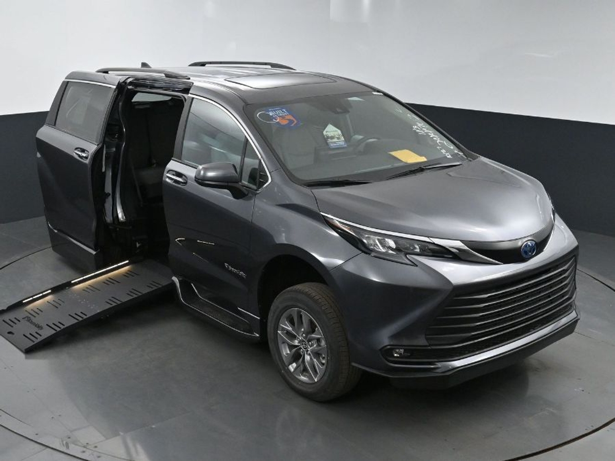 2025 TOYOTA SIENNA - Image 23