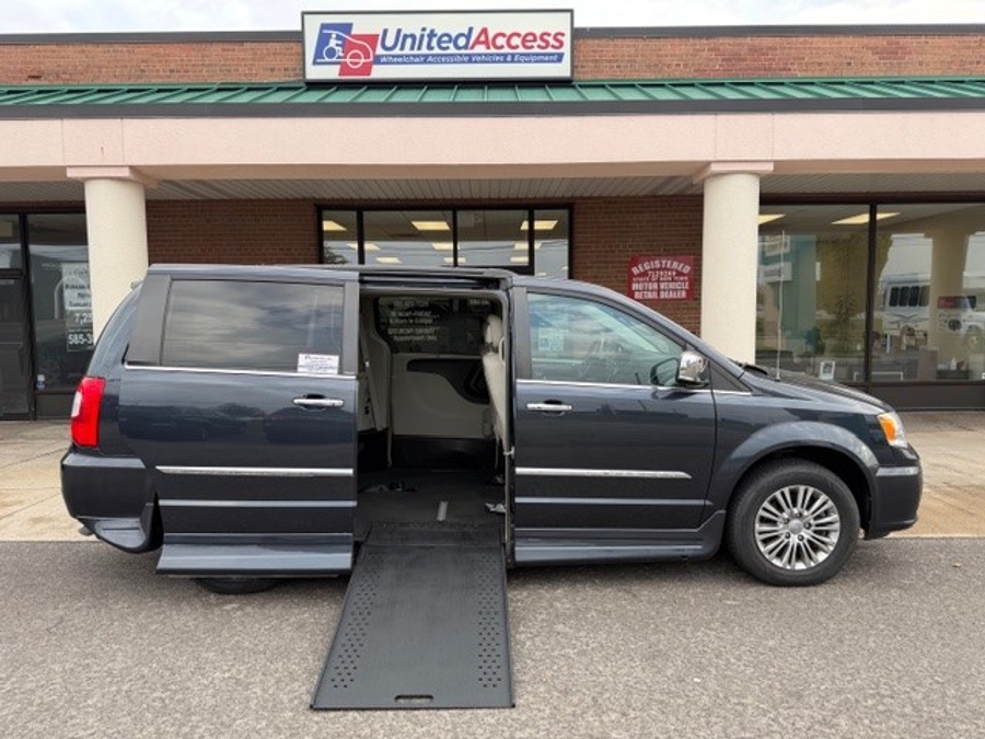 Used 2014 Chrysler Town and Country Touring-L - RLX Side Entry Entry In Floor Automatic Ramp