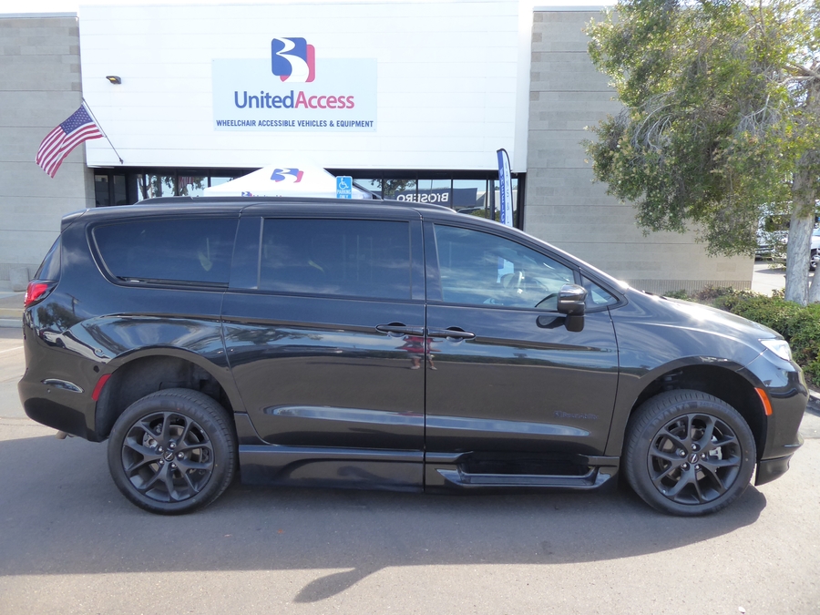 Used 2023 Chrysler Pacifica Touring L - BraunAbility Side Entry Fold Out Automatic Ramp