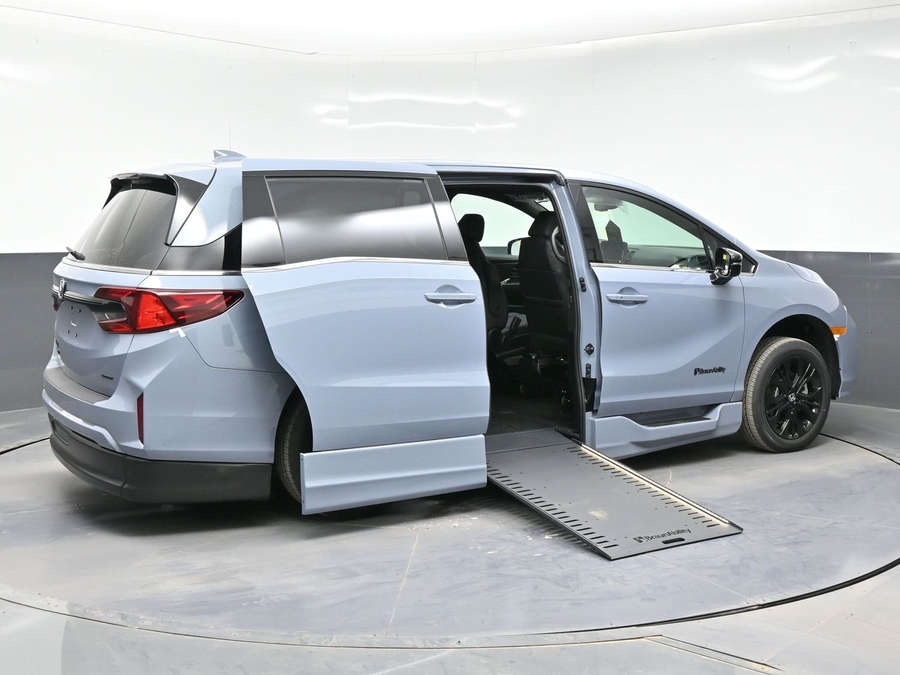 New 2026 Honda Odyssey Sport - BraunAbility Side Entry Entry In Floor Automatic Ramp