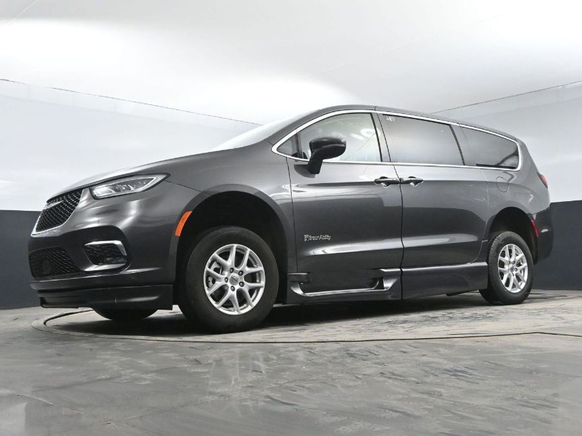 Chrysler Pacifica gris imagen numero 10