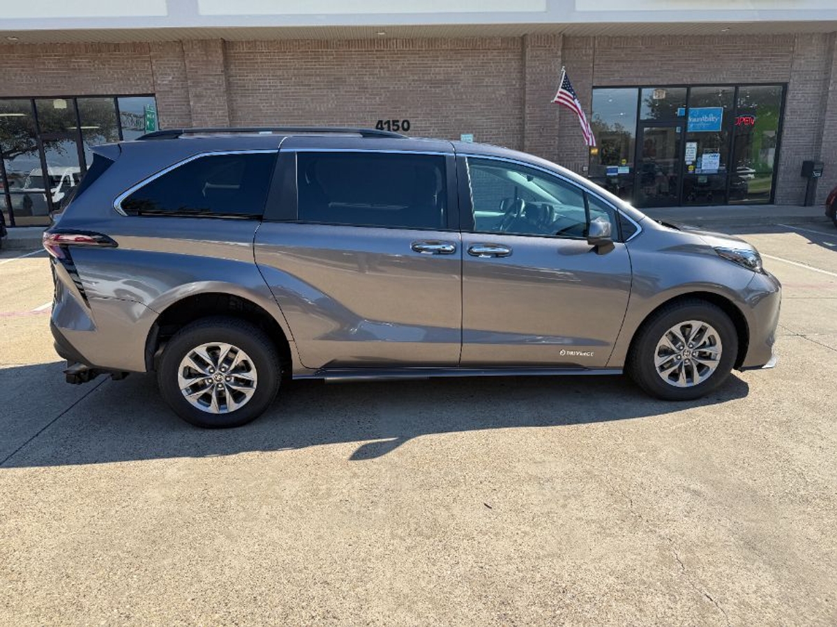 2024 TOYOTA SIENNA - Image 8