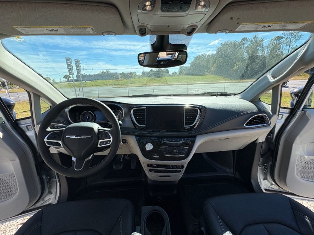 2024 CHRYSLER PACIFICA - Image 4