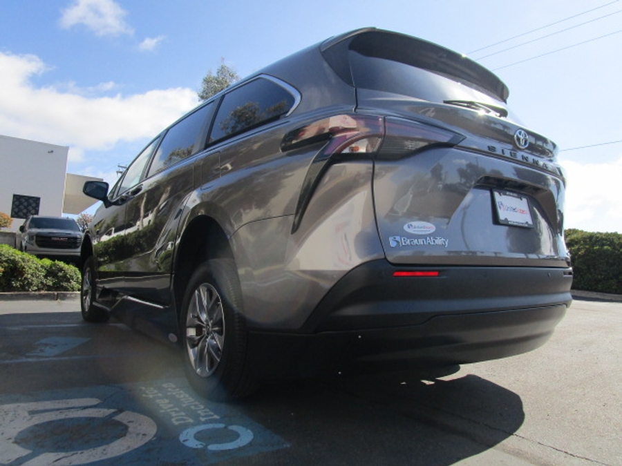 Used 2024 Toyota Sienna Hybrid XLE - BraunAbility Side Entry Entry In Floor Automatic Ramp