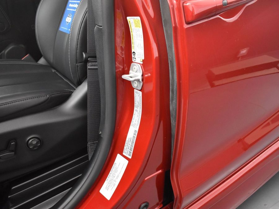 New 2025 Chrysler Pacifica Select Plus - BraunAbility Side Entry Entry Fold Out Automatic Ramp