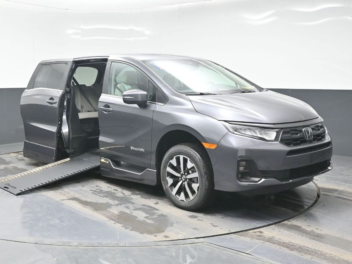 Grey Honda Odyssey with Side Entry Automatic In Floor ramp
