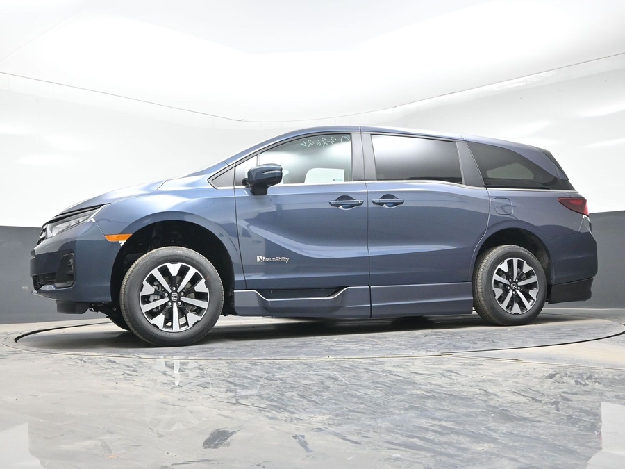 Blue Honda Odyssey image number 13