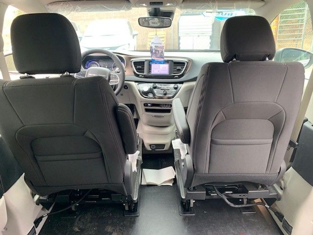 2023 CHRYSLER VOYAGER - Image 8