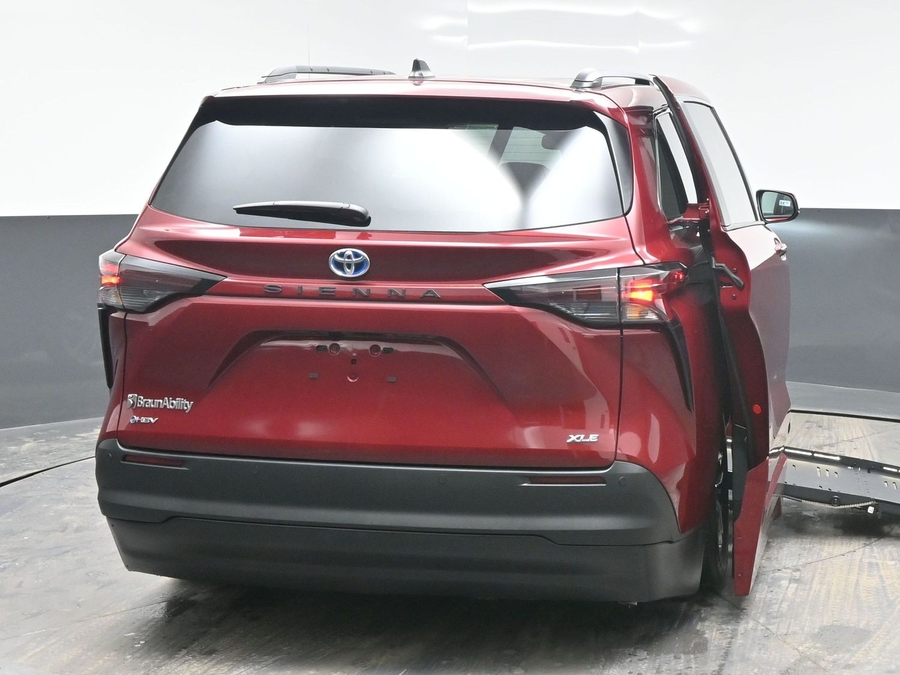 New 2025 Toyota Sienna Hybrid XLE Plus - BraunAbility Side Entry Entry Fold Out Automatic Ramp