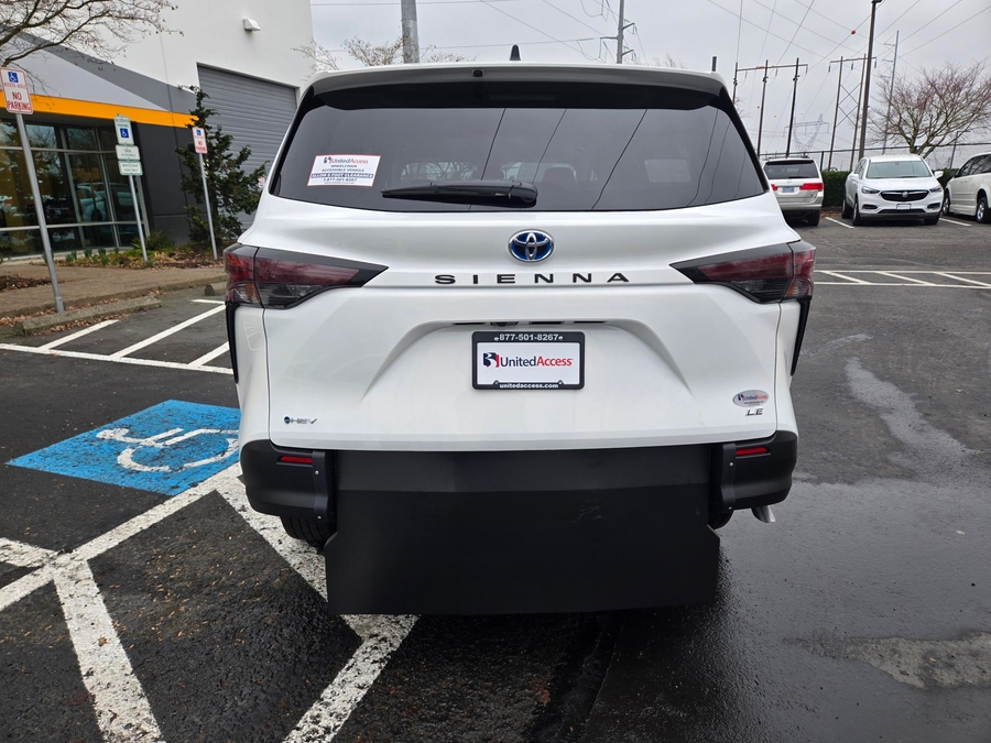 New 2026 Toyota Sienna Hybrid LE - Vantage Mobility Commercial Rear Entry Fold Out Manual Ramp