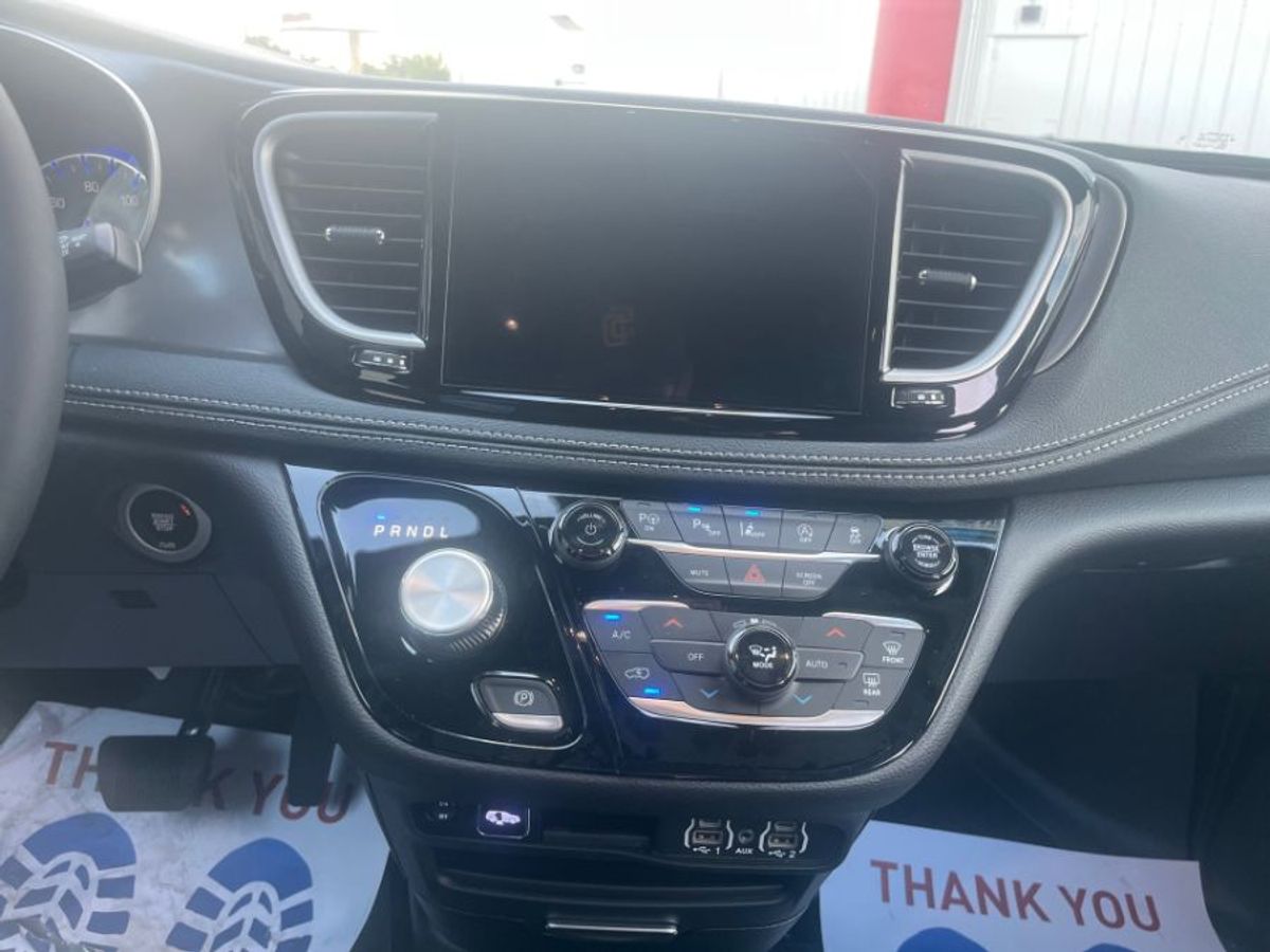 2025 CHRYSLER PACIFICA - Image 12