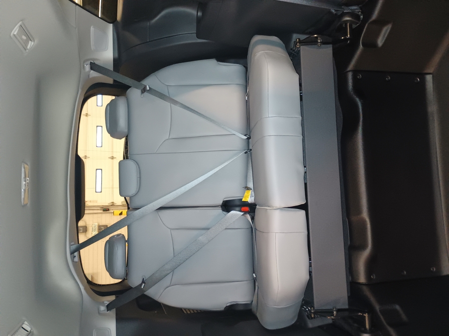 Silver Toyota Sienna image number 11