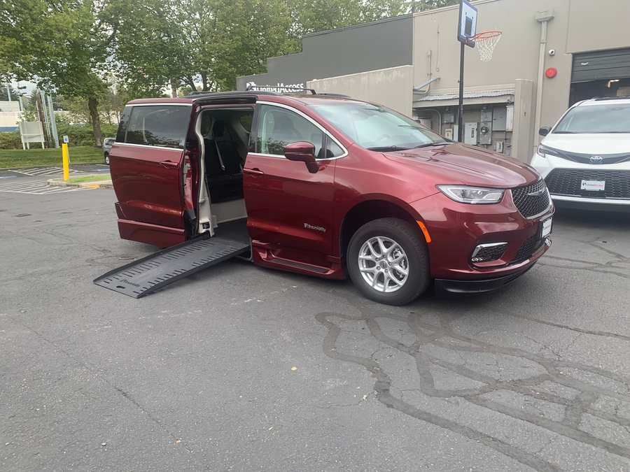 Used 2022 Chrysler Pacifica Touring L - BraunAbility Side Entry Fold Out Automatic Ramp