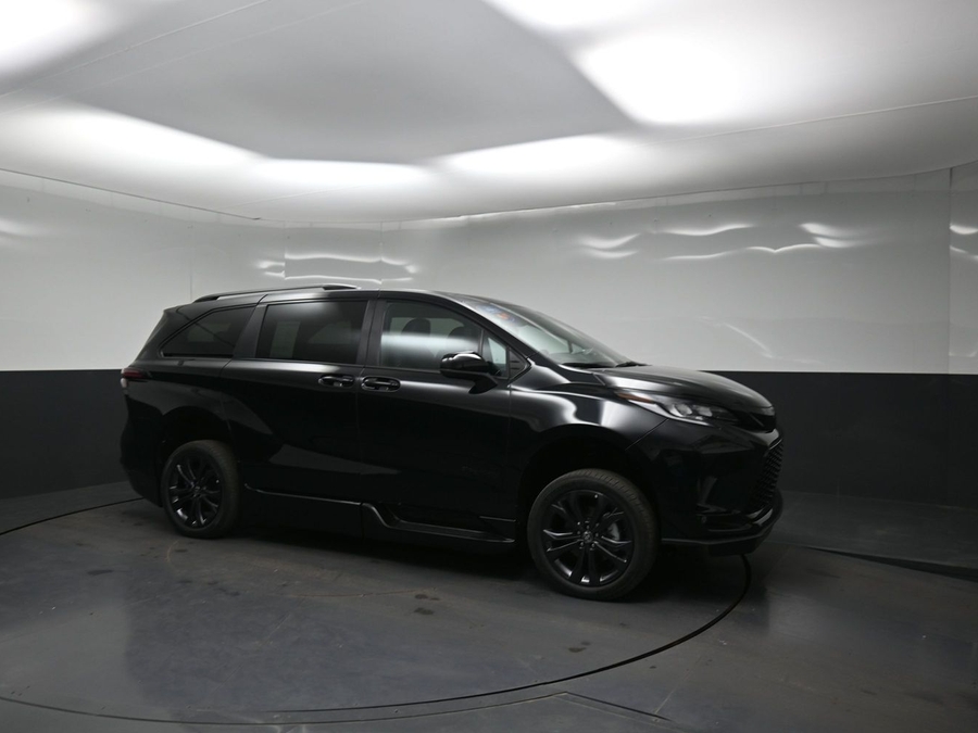 New 2026 Toyota Sienna Hybrid XSE Sport - BraunAbility Side Entry Fold Out Automatic Ramp