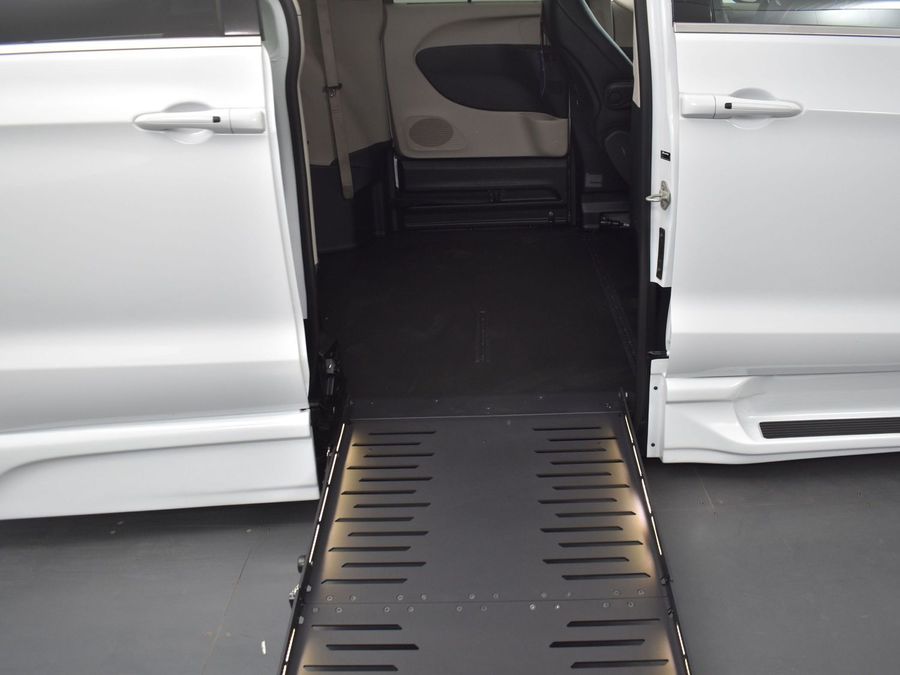 Used 2024 Chrysler Pacifica Touring L - BraunAbility Side Entry Entry Fold Out Automatic Ramp