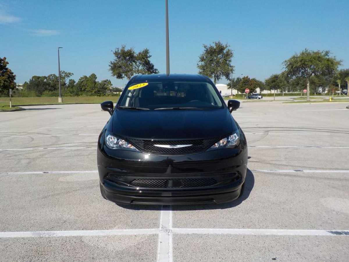 2023 CHRYSLER VOYAGER - Image 2