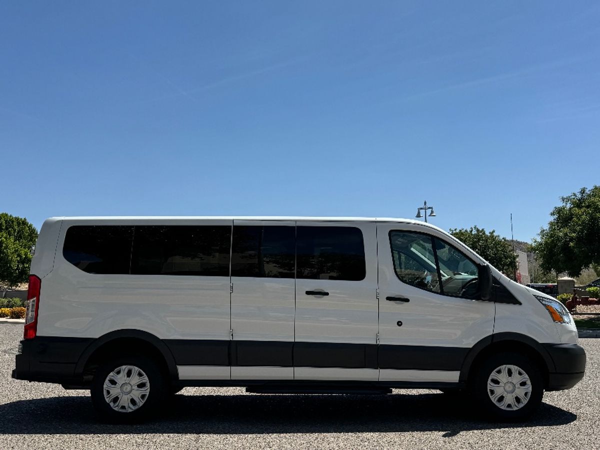 White Ford T350 image number 3