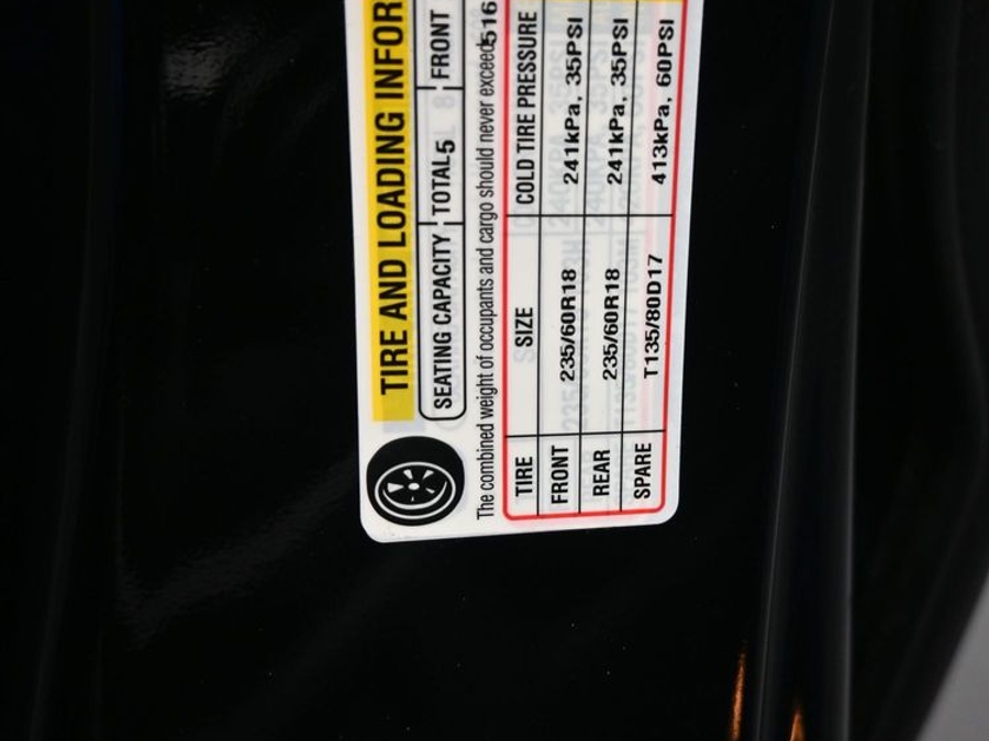 Black Honda Odyssey image number 13