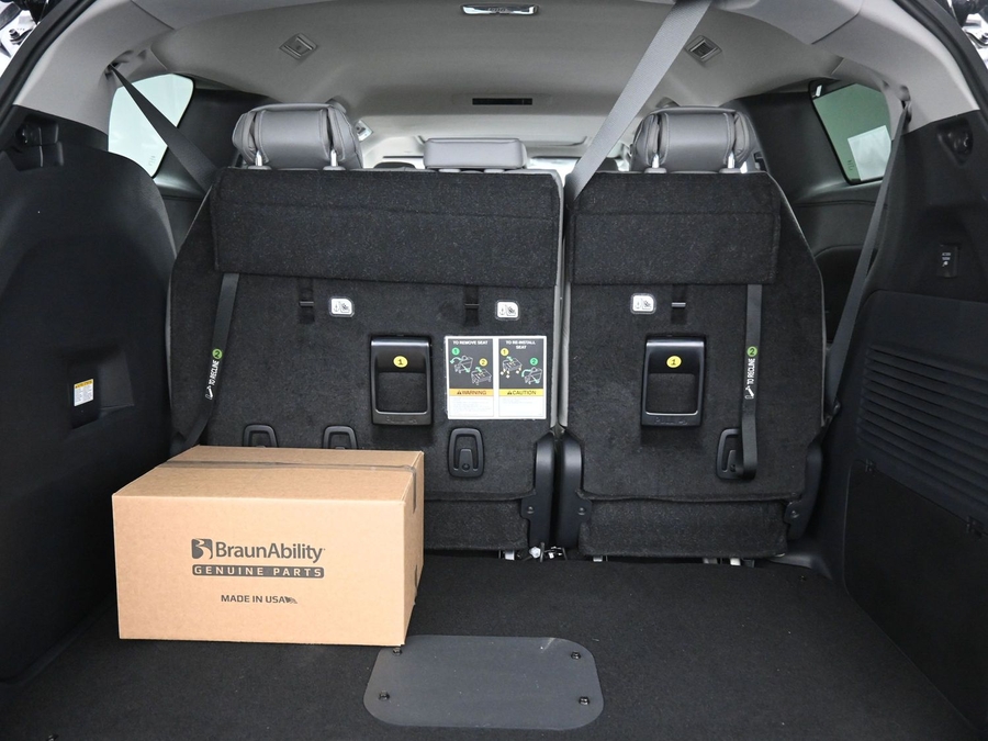 New 2025 Toyota Sienna Hybrid XLE Plus - BraunAbility Side Entry Entry Fold Out Automatic Ramp