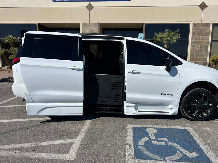 Used 2024 Chrysler Pacifica Touring L - BraunAbility Side Entry Entry Fold Out Automatic Ramp