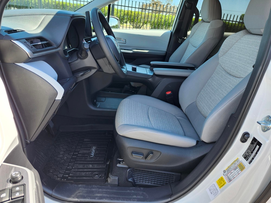 New 2026 Toyota Sienna Hybrid LE - Vantage Mobility Commercial Rear Entry Entry Fold Out Manual Ramp