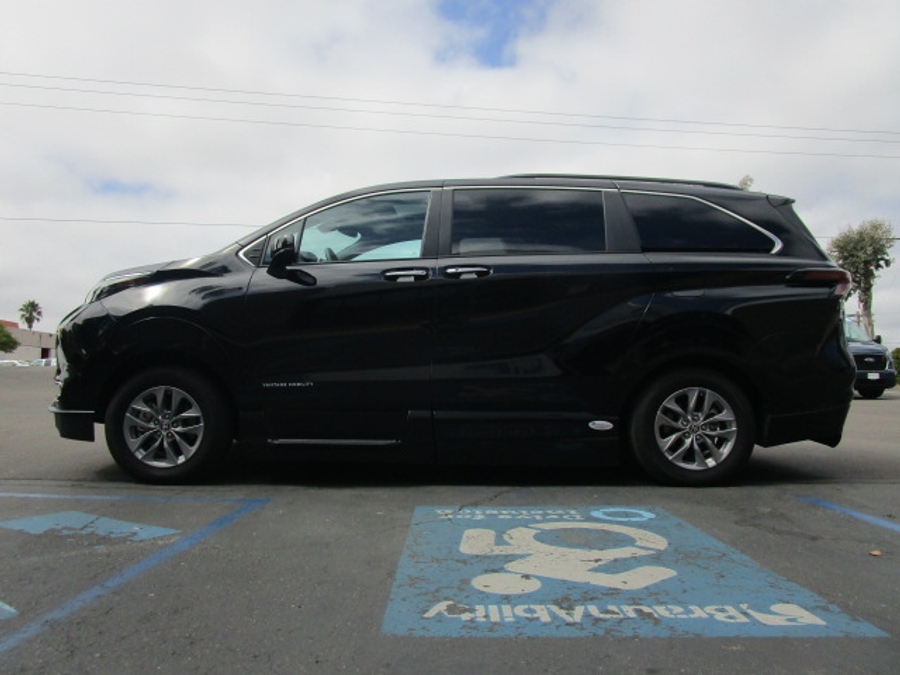 Used 2024 Toyota Sienna Hybrid XLE Base - VMI Side Entry Entry In Floor Automatic Ramp