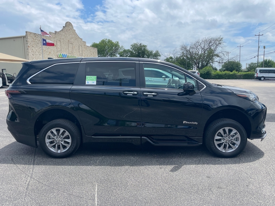 2023 Toyota Sienna XLE - Photo 7