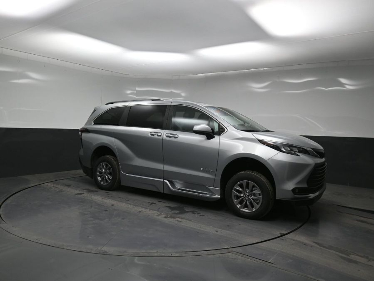 2025 TOYOTA SIENNA - Image 18