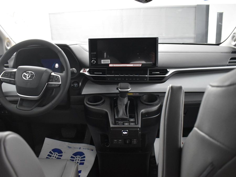 New 2025 Toyota Sienna Hybrid XLE Plus - BraunAbility Side Entry Entry Fold Out Automatic Ramp