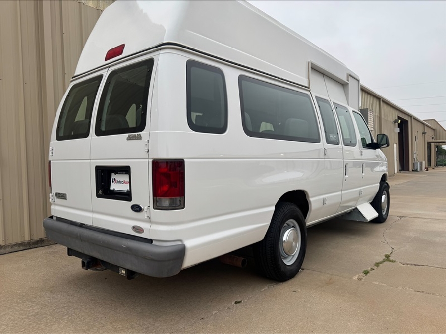 Used 2006 Ford E-Series E-350 SD - OTH Side Entry Lift Automatic Ramp