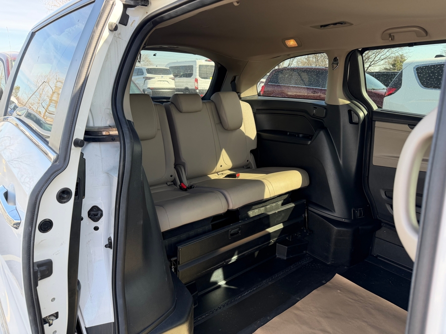Used 2024 Honda Odyssey EX-L - BraunAbility Side Entry Entry In Floor Automatic Ramp