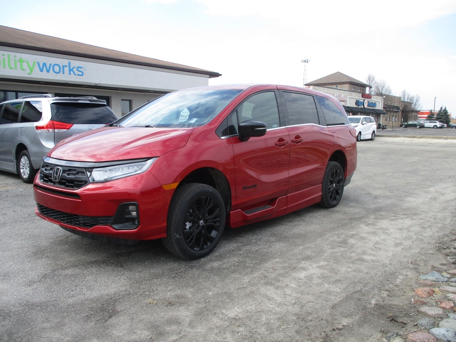 Red Honda Odyssey image number 1