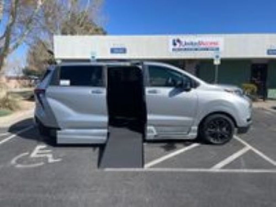 New 2025 Toyota Sienna Hybrid FWD XLE PLUS - VMI Side Entry Entry In Floor Automatic Ramp