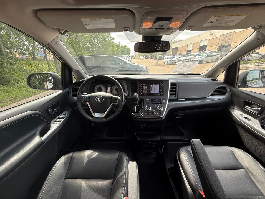 Used 2018 Toyota Sienna SE - BraunAbility Side Entry Entry Fold Out Automatic Ramp