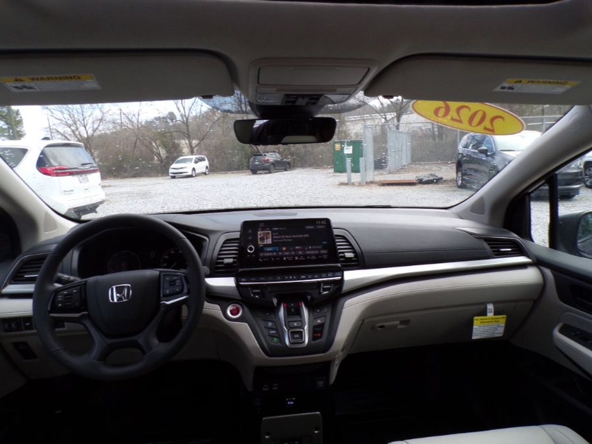 Grey Honda Odyssey image number 13