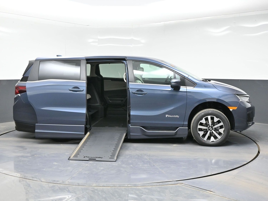 Blue Honda Odyssey image number 7