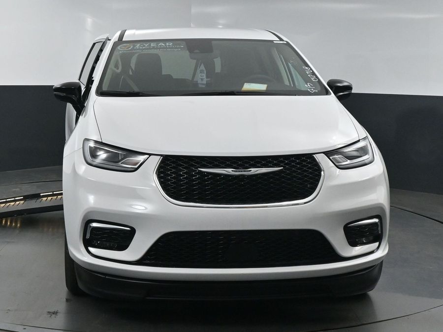 Used 2024 Chrysler Pacifica Touring L - BraunAbility Side Entry Entry Fold Out Automatic Ramp